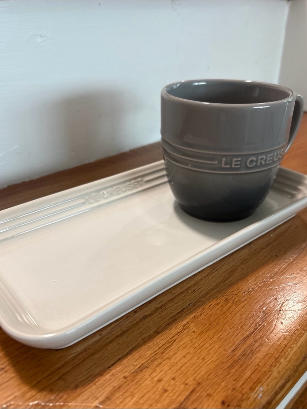 Le Creuset 25cm Meringue Rectangular Plate & 12oz Manila Coffee Mug Flint